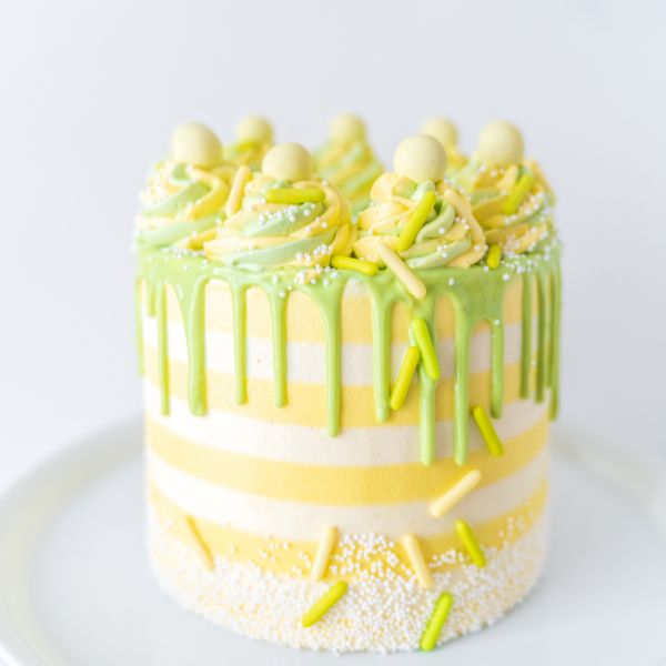 Lemon Curd Torte mit Zitronen-Böden und Zitronenbuttercreme