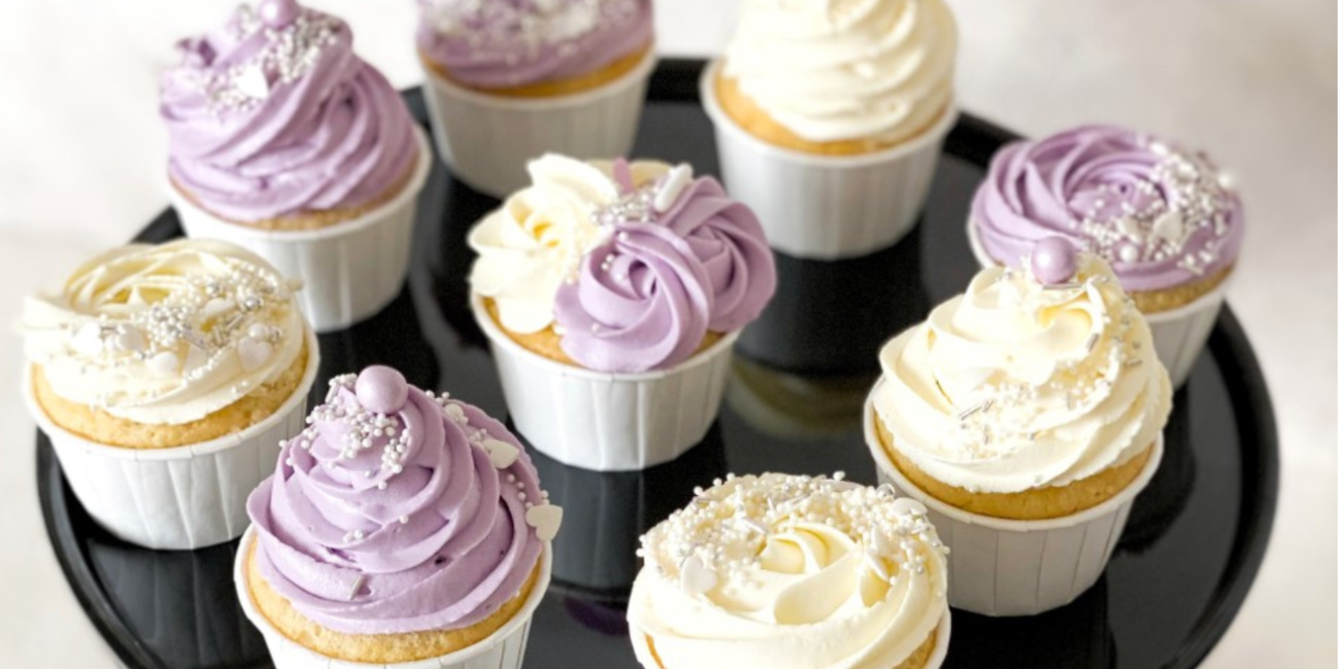 Fruchtige Himbeer Cupcakes mit Frischkäse Frosting